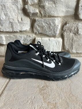 Nike Black and White Air Max Cushion Running Sneakers